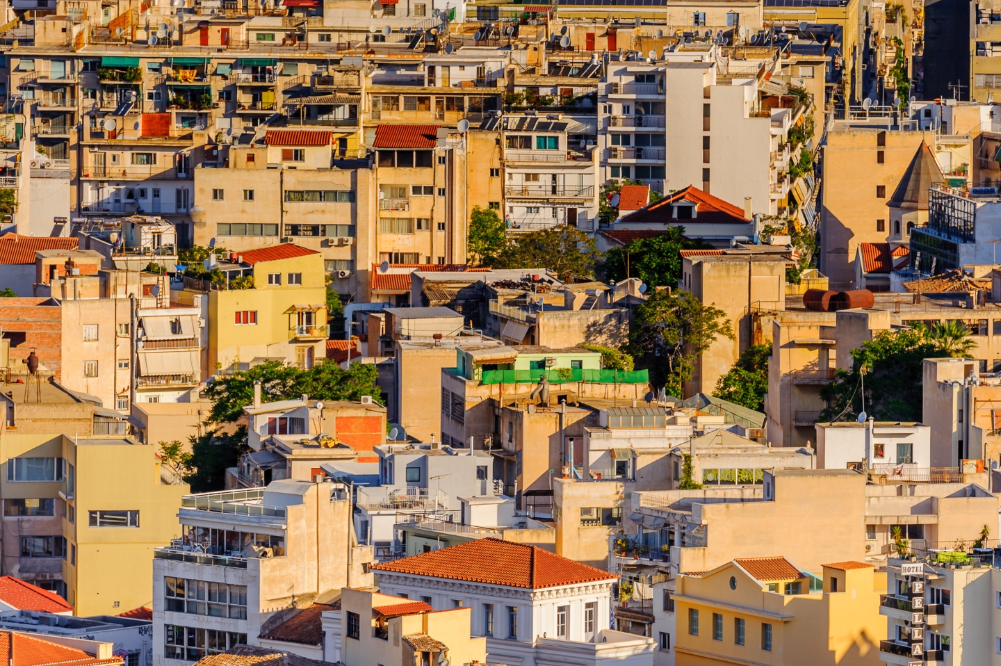 Σπίτια – «φούρνοι» στην Ελλάδα: Έως 38°C στο εσωτερικό τους – Περιορισμένη η χρήση κλιματισμού λόγω κόστους!
