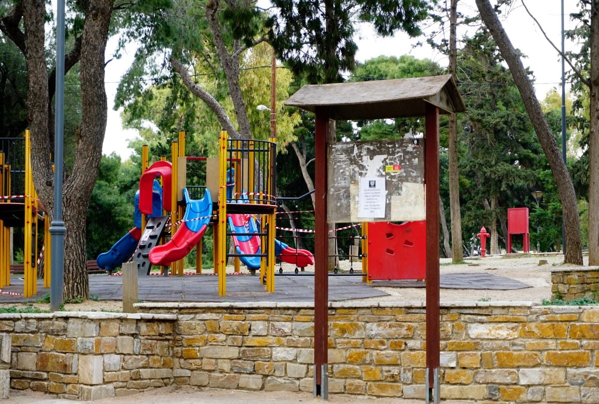 Κυψέλη: Ο 59χρονος που κυκλοφορούσε γυμνός σε παιδική χαρά της Φωκίωνος Νέγρη ήταν άστεγος