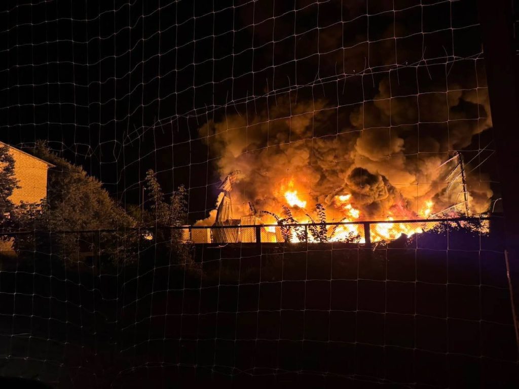 Βίντεο: Βαλλιστικοί πύραυλοι Iskander-M και τα Geran-3 κατέστρεψαν το εργοστάσιο «Ukrdjet» στην Οδησσό!