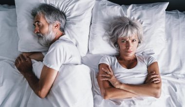 «Γκρι διαζύγια»: Γιατί όλο και περισσότερα ζευγάρια χωρίζουν μετά τα 50