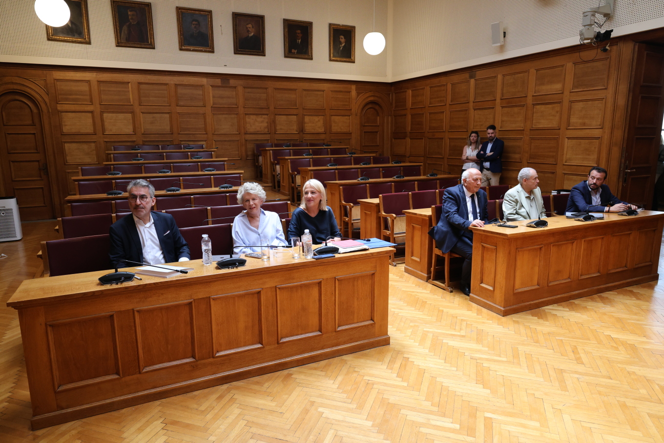 «Τρεις και ο κούκος» στον ΣΥΡΙΖΑ: Με μόλις 7 βουλευτές η συνεδρίαση της ΚΟ – Δείτε φωτογραφίες