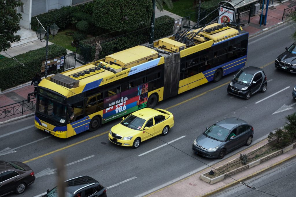 Σε ισχύ το θερινό πρόγραμμα λειτουργίας στα ΜΜΜ: Τι αλλάζει σε Μετρό, λεωφορεία και Τραμ