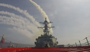 Ο Ν.Τραμπ μιλά για διπλωματία για το Ιράν αλλά δίνει εντολή βομβαρδισμού και ετοιμότητα αποβάσεων