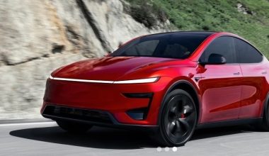 Γιατί μειώθηκαν τα κέρδη της Tesla;