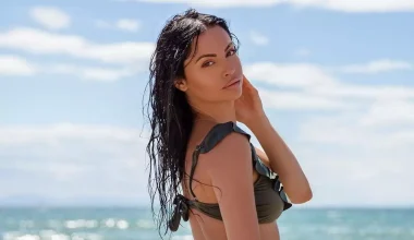 Δ.Αλεξανδράκη: Οι φωτογραφίες που δημοσίευσε από τις Μαλδίβες με μπικίνι και φόντο το ηλιοβασίλεμα