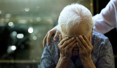 Εγκαταλελειμμένη στο νοσοκομείο – Η ηλικιωμένη με άνοια στον Βόλο που κανείς δεν αναλαμβάνει να φροντίσει