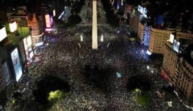 «Κάηκε» το Μπουένος Άιρες για τον Λ.Μέσι και την παρέα του – Απίθανες εικόνες μετά την πρόκριση (βίντεο)