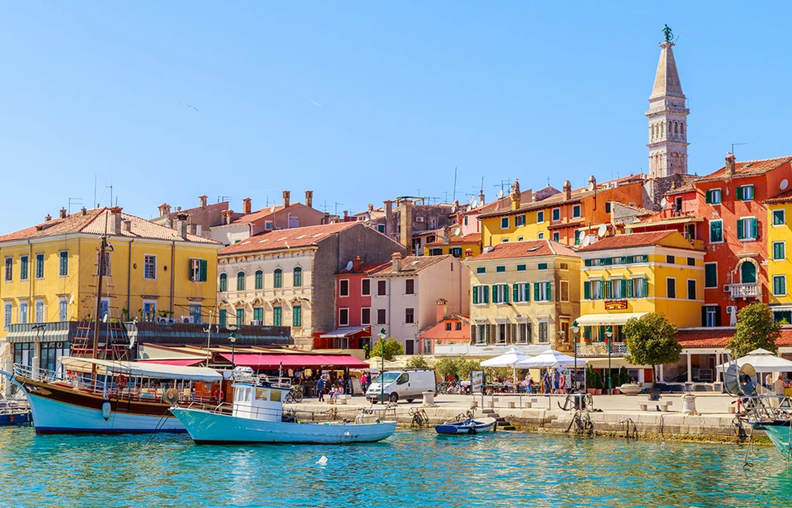 Rovinj: Η παραθαλάσσια «ζωγραφιά» της Κροατίας που μαγεύει με τα χρώματα και την ατμόσφαιρά της