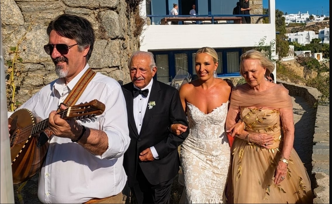 Στενή συνεργάτιδα του Ν.Τραμπ παντρεύτηκε στη Μύκονο