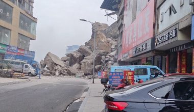 Στιγμές τρόμου στη νοτιοδυτική Κίνα: Κατολίσθηση «κατάπιε» σπίτια – Παγιδεύτηκαν κάτω από τα συντρίμμια (βίντεο)