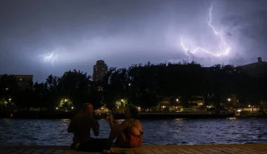 Ισχυρές καταιγίδες πλήττουν την Γαλλία μετά τον παρατεταμένο καύσωνα: Τουλάχιστον δύο νεκροί (βίντεο)