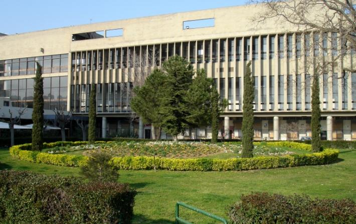 Ένταση στο ΑΠΘ: Συγγενείς φοιτητών έμειναν εκτός ορκωμοσίας λόγω QR πρόσκλησης (βίντεο)