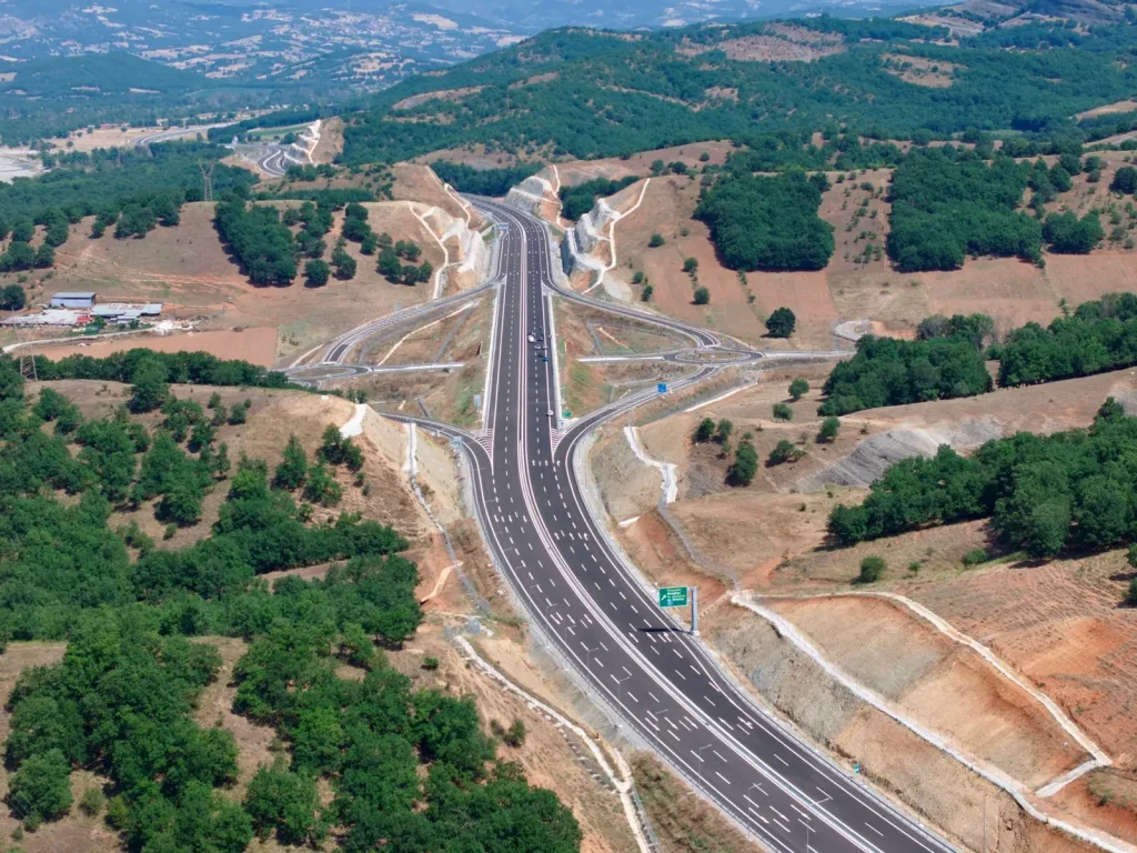 Οι παθογένειες πίσω από τον «χρυσό» αυτοκινητόδρομο Ε-65: Πόσο τον πληρώσαμε για να ολοκληρωθεί μετά από 25 χρόνια!