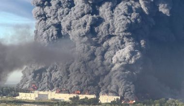 Μόσχα: Ο ήλιος χάθηκε μέσα σε μαύρους καπνούς που προκλήθηκαν από τα πλήγματα των ουκρανικών drones