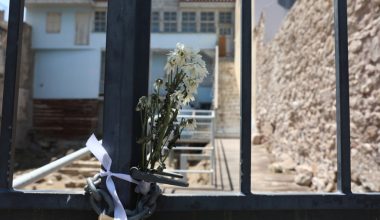Τα συγκινητικά μηνύματα για την Μ.Κοντού έξω από το σπίτι που γυρίστηκε η ταινία «Η δε γυνή να φοβήται τον άνδρα»