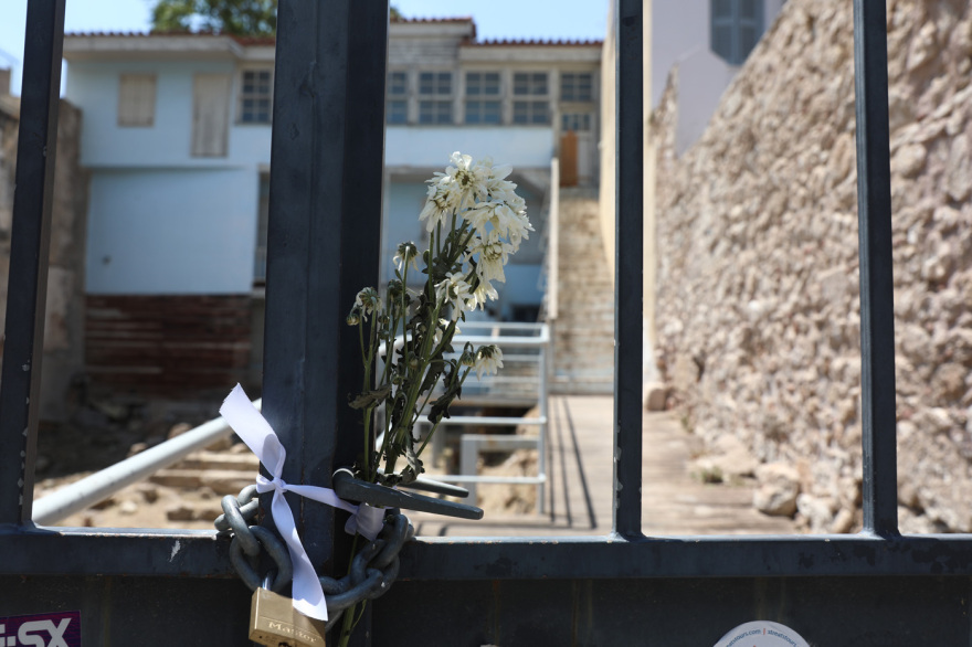 Τα συγκινητικά μηνύματα για την Μ.Κοντού έξω από το σπίτι που γυρίστηκε η ταινία «Η δε γυνή να φοβήται τον άνδρα»