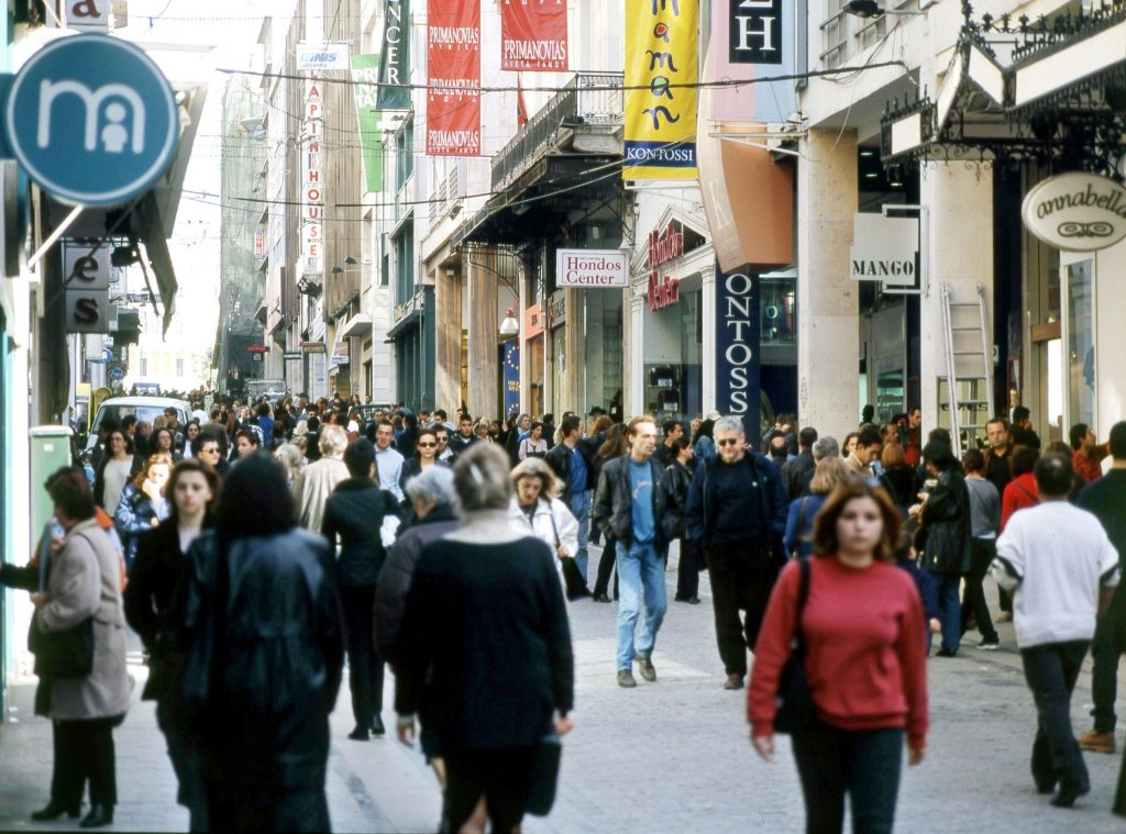 Θερινές εκπτώσεις: Ανοικτά αύριο τα καταστήματα – Δείτε το ωράριο λειτουργίας τους