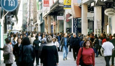 Θερινές εκπτώσεις: Ανοικτά αύριο τα καταστήματα – Δείτε το ωράριο λειτουργίας τους