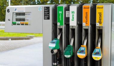 Καύσιμα: Στα 2 ευρώ η βενζίνη – «Άλμα» 16% στο πετρέλαιο μέσα σε μία εβδομάδα