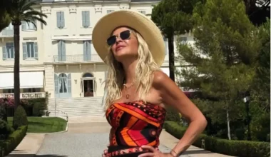 Αειθαλής η Άννα Βίσση: Ποζάρει μπροστά από το θρυλικό ξενοδοχείο «Du Cap-Eden-Roc» στη γαλλική Ριβιέρα (φωτο)