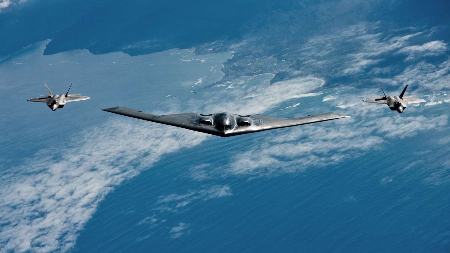 Το βίντεο με B-2, F-22 και υπόκρουση… Λ.Παβαρότι που ανέρτησε σύμβουλος του Ν.Τραμπ