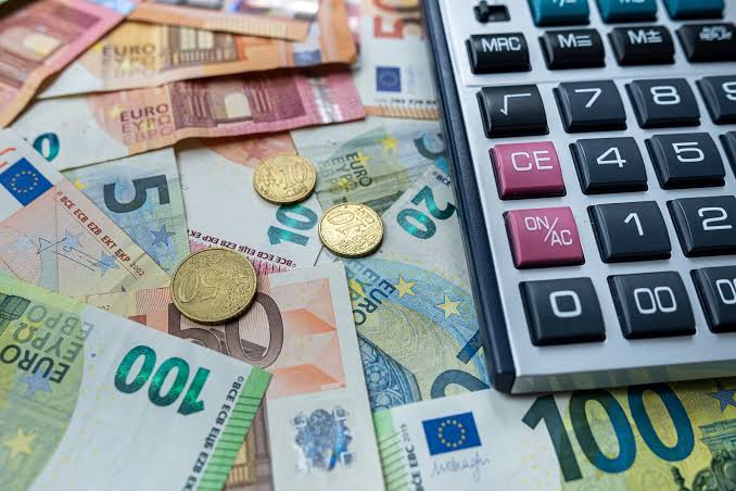 Ρύθμιση χρεών έως 72 δόσεις: Ποιοι μπορούν να ενταχθούν και τι αλλάζει για 1,5 εκατ. οφειλέτες
