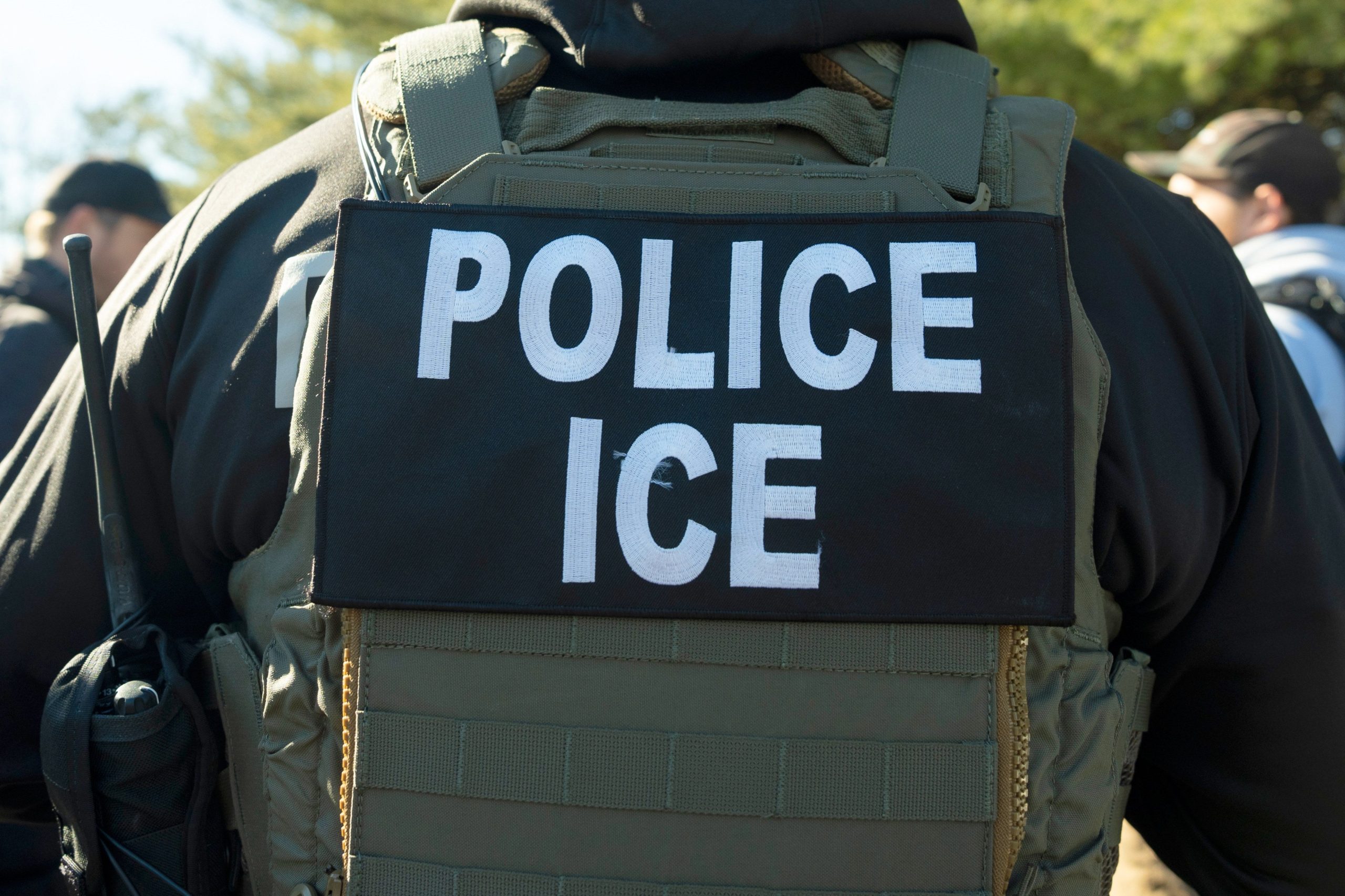 Με κάμερες τα στελέχη της ICE μετά τα συμβάντα με πυροβολισμούς