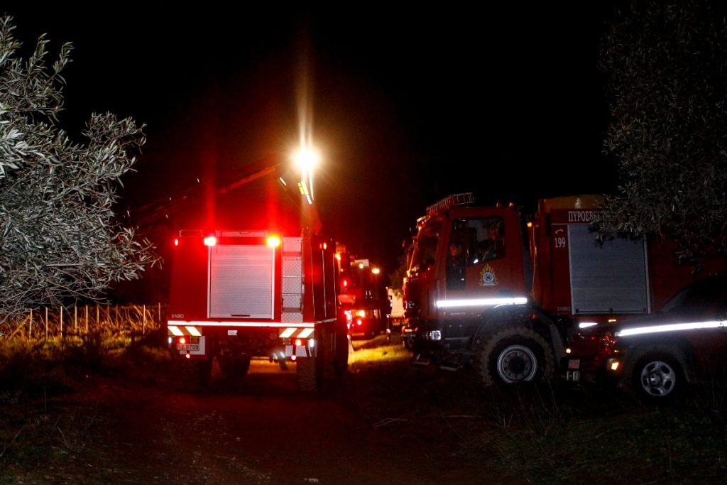 Τραγωδία στο Ωραιόκαστρο: Πυροσβέστες εντόπισαν σορό άνδρα μέσα σε καμένο αυτοκίνητο