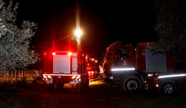 Τραγωδία στο Ωραιόκαστρο: Πυροσβέστες εντόπισαν σορό άνδρα μέσα σε καμένο αυτοκίνητο