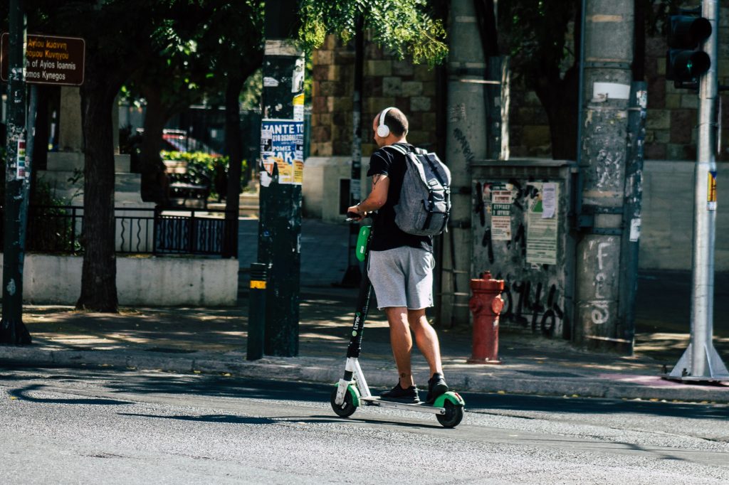 Άγιος Παντελεήμονας: ΙΧ συγκρούστηκε με ηλεκτρικό πατίνι – Τραυματίστηκε 17χρονος