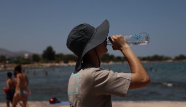 Καύσωνας: Ποιοι κινδυνεύουν περισσότερο – Τι πρέπει να προσέχουν σύμφωνα με τους ειδικούς