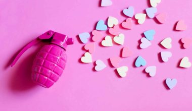 «Love bombing»: Όταν η υπερβολική προσοχή γίνεται προειδοποιητικό σημάδι