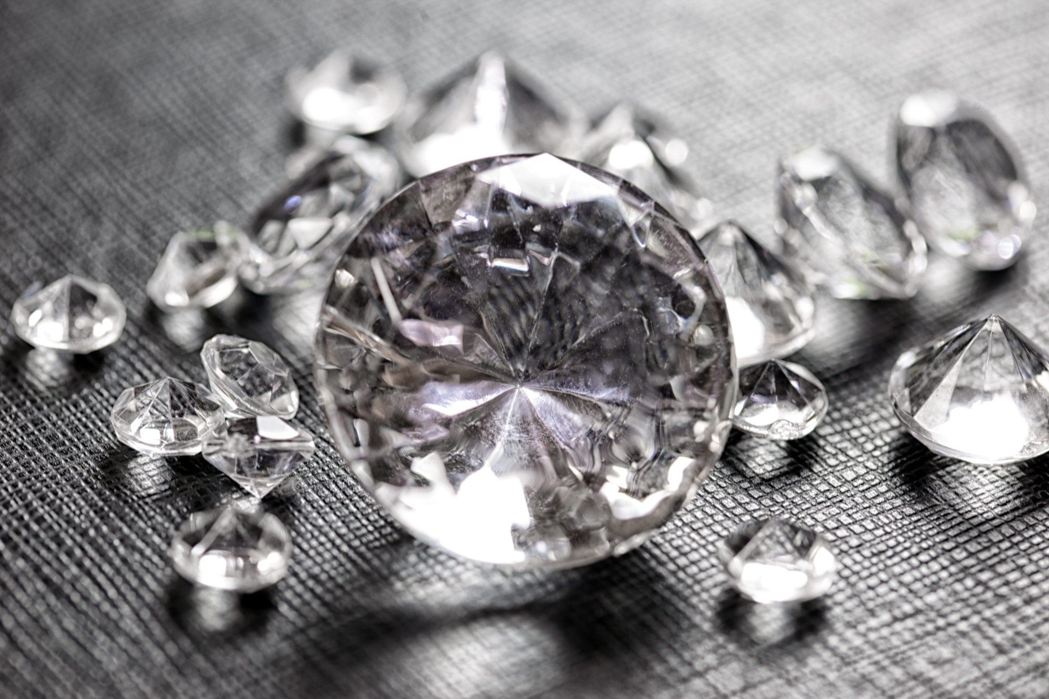 De Beers: Διετής αναστολή λειτουργίας για τον κολοσσό εξόρυξης διαμαντιών – «Πλέον δεν αγοράζει κανείς τίποτα»