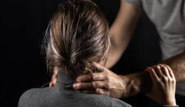 Βρετανός στην Κρήτη ξυλοκόπησε άγρια τη σύζυγό του μπροστά στα μάτια του τρίχρονου παιδιού τους