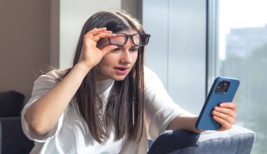 Το κινητό «αλλάζει» το σώμα μας: Οι 5 επιπτώσεις που ίσως δεν έχετε προσέξει