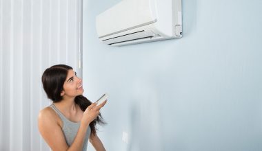 Το λάθος που αυξάνει την κατανάλωση του κλιματιστικού: Γιατί οι ειδικοί προτείνουν σταθερή λειτουργία στους 23-24°C