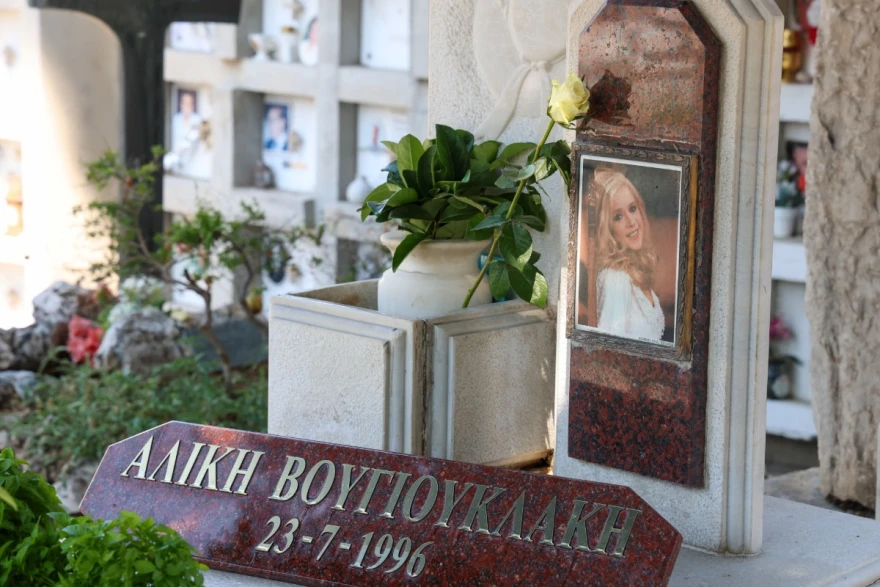 Μνημόσυνο για τα 30 χρόνια από τον θάνατο της Α.Βουγιουκλάκη – Απών ο γιος της Γ.Παπαμιχαήλ