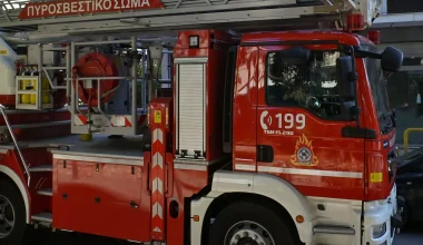 Φωτιά σε διαμέρισμα στον Πειραιά: Ισχυρές πυροσβεστικές δυνάμεις στο σημείο