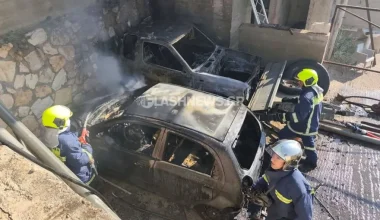 Πύρινος εφιάλτης στα Χανιά: Δύο αυτοκίνητα παραδόθηκαν στις φλόγες μέσα σε κατοικημένη περιοχή