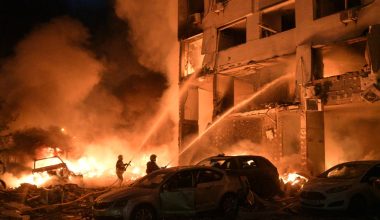 Σαν ταινία επιστημονικής φαντασίας: Δείτε βίντεο από υπερηχητικούς και βαλλιστικούς πυραύλους να χτυπούν το Κίεβο