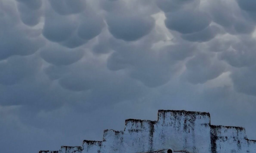 Τι είναι τα σύννεφα mammatus που καταγράφηκαν στην Κομοτηνή: Πού οφείλεται το φαινόμενο (φωτο)
