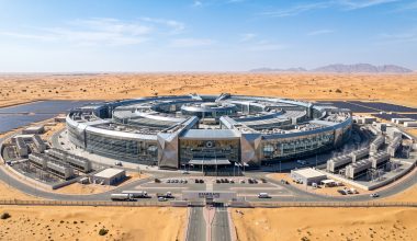 Η Τεχεράνη απειλεί το «Stargate»: Στο στόχαστρο του Ιράν το μεγαλύτερο AI Data Center του πλανήτη στα ΗΑΕ