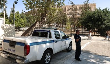 ΕΟΤ για επίθεση με μαχαίρι σε τουρίστες στην Ακρόπολη: «Μεμονωμένο και εξαιρετικά λυπηρό περιστατικό»