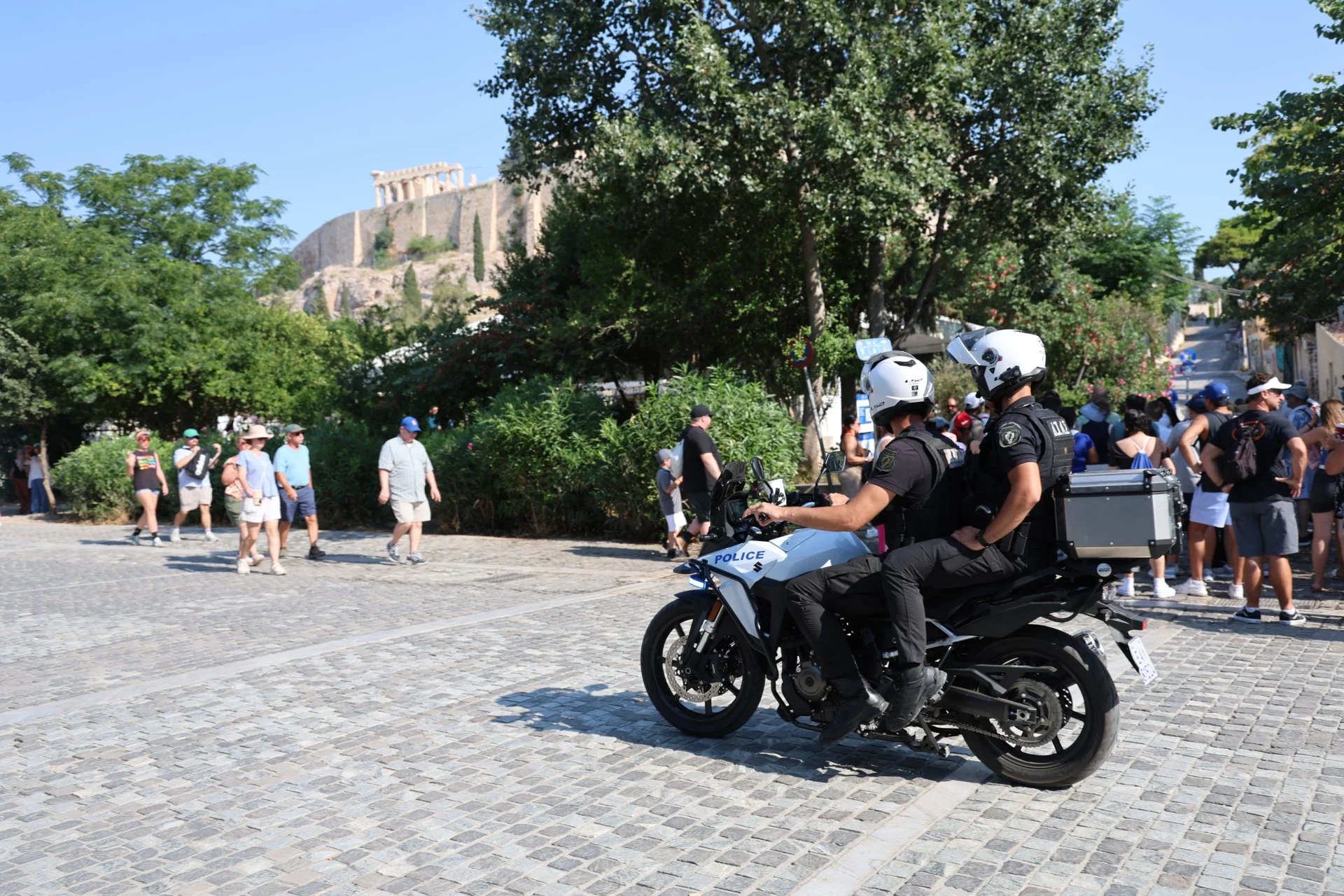 «Βαρύ» το κατηγορητήριο για τον 60χρονο που μαχαίρωσε δύο Ελληνοαμερικανούς τουρίστες κοντά στην Ακρόπολη