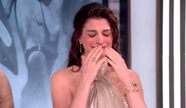 Αν Χάθαγουεϊ: Η εντυπωσιακή ηθοποιός «λύγισε» on air – «Όχι μην το κάνεις αυτό»