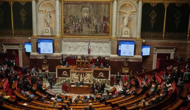 Γαλλική Εθνοσυνέλευση: Υπέρ της ισόβιας κάθειρξης στους βιαστές ανηλίκων κάτω των 15 – Μόνο η Αριστερά τάχθηκε κατά