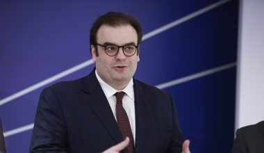 Οριστικά τέλος από τον Κ.Πιερρακάκη στο σενάριο για τον 13ο και 14ο μισθό: «Και να τα είχαμε δεν θα τα δίναμε»!