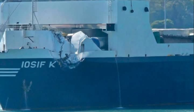 Σούδα: Η στιγμή που το επιβατηγό-οχηματαγωγό «ΕΛΥΡΟΣ» συγκρούεται με φορτηγό πλοίο (βίντεο) (upd)