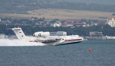 Be-200: Δείτε πως αποθαλασσώνεται  το θηριώδες ρωσικό αεροσκάφος αεροπυροόσβεσης