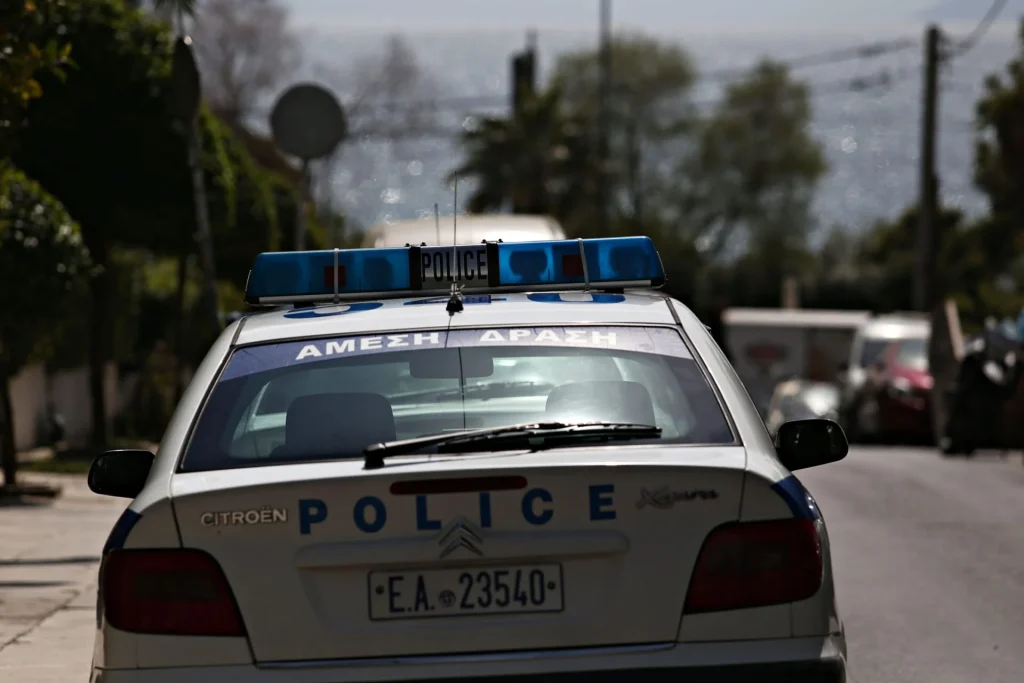 Στη φυλακή ο 25χρονος που έβγαλε μαχαίρι 34 εκατοστών και μαχαίρωσε πατέρα και γιο στην Κρεμαστή Ρόδου